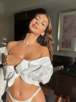Elena disponible - service Facesitting